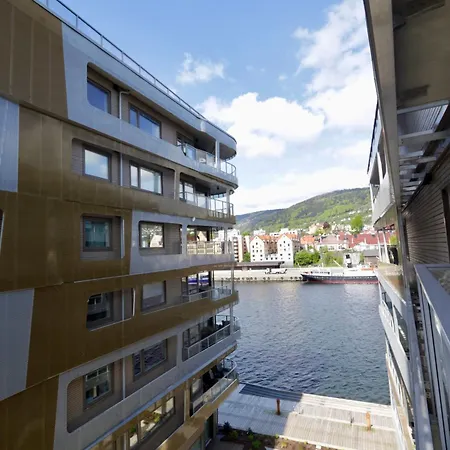 Nyoppusset Med Utsikt Og Takterrasse Daire Bergen