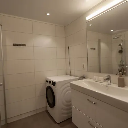 Nyoppusset Med Utsikt Og Takterrasse Apartment *